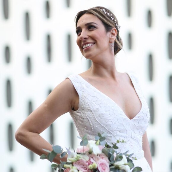 Natasha Dantas usou vestido com oito mil minipérolas bordadas