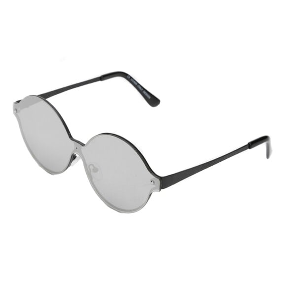 Os óculos espelhados fazem bonito no verão. Esse é da Moto GP na Netshoes, R$ 32,99