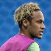 Neymar exibiu cachos longos e mais loiros em estreia contra a Suíça na Copa do Mundo na Rússia