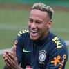 Neymar exibiu os fios mais curtos em treino na Rússia