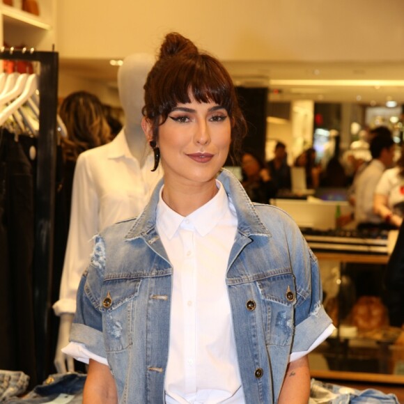 'A real é que eu me amo e amo minhas mudanças. Vira e mexe aparece alguém aqui comentando que eu estou 'feia' ou com 'cara de lésbica'', afirmou Fernanda Paes Leme