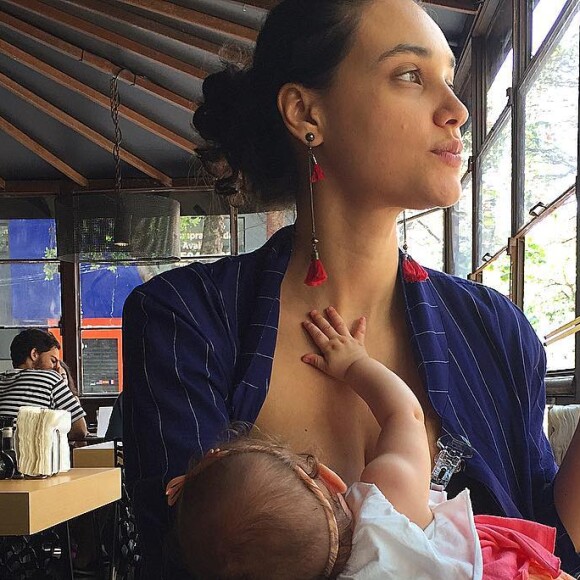 Débora Nascimento já falou sobre a introdução alimentar da filha, Bella