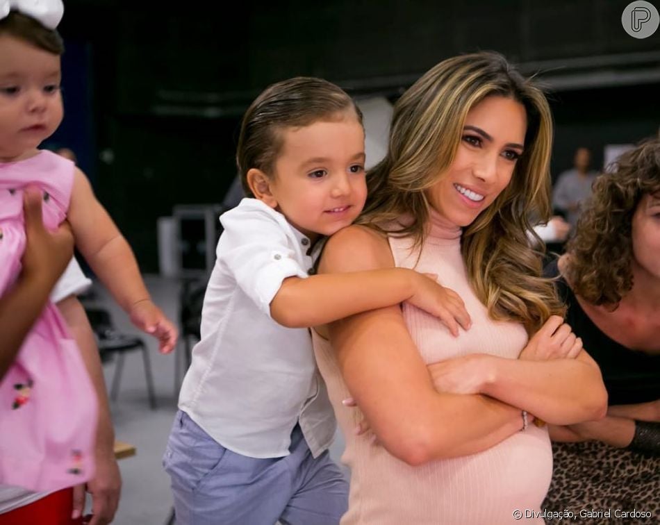 Patricia Abravanel levou os filhos, Jane e Pedro, para o trabalho Purepeople Patricia Abravanel levou os filhos, Jane e Pedro, para o trabalho Purepeople