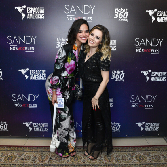 'Não aguento! Obrigada pelo carinho, sua linda! Você é um doce, Bruna Marquezine', escreveu Sandy