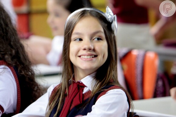 Foto: Filipa (Bela Fernandes) cria o 'Jogo do Demente' e faz Poliana  (Sophia Valverde) chorar na sala de aula, na novela 'As Aventuras de Poliana'  - Purepeople