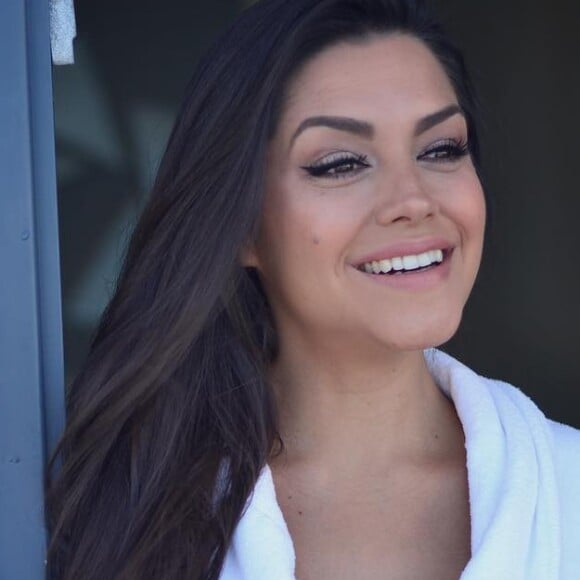 'Tava abaixo do busto agora está na altura. Já deu uma boa mudada, vocês não tem ideia!', garantiu Thais Fersoza