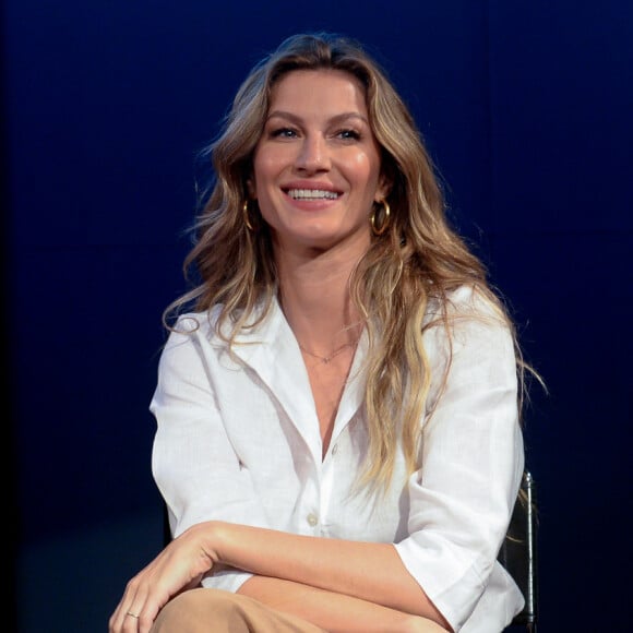 Gisele Bündchen participou do quadro 'Todderography', do 'The Late Late Show'