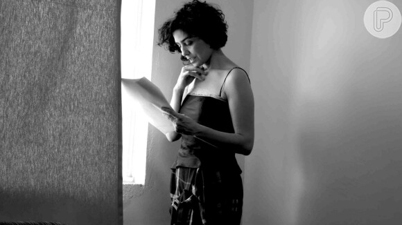 Letícia Sabatella durante leitura no set da série 'Sessão de Terapia', que chega ao fim nesta semana