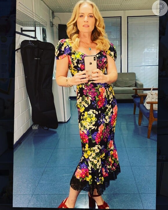 Angélica escolheu vestido floral Dolce & Gabbana para participar de uma premiação da TV Globo nesta quinta-feira, 13 de dezembro de 2018