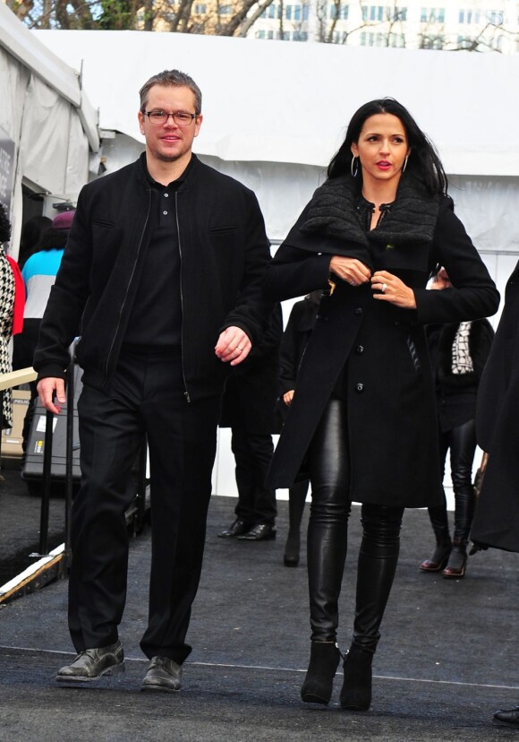 Matt Damon e sua mulher, Luciana, chegam ao Naeem Khan Fashion Show em Nova York, nos EUA, em 12 de fevereiro de 2013