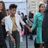 Willow Smith e Jada Pinkett Smith caminham de mãos dadas no Nova York Fashion Week 2013