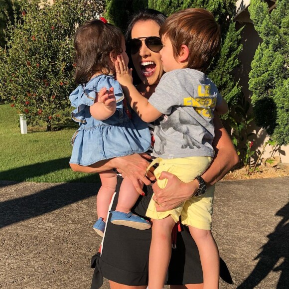 Adriana Sant'Anna sempre compartilha a rotina com os filhos na web