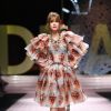 Marina Ruy Barbosa usou um vestido estampado ao desfilar na semana de Moda de Milão, na Itália, no domingo, 23 de setembro de 2018