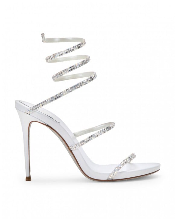  René Caovilla é uma das marcas queridinhas das famosas em sandália com strass espiral