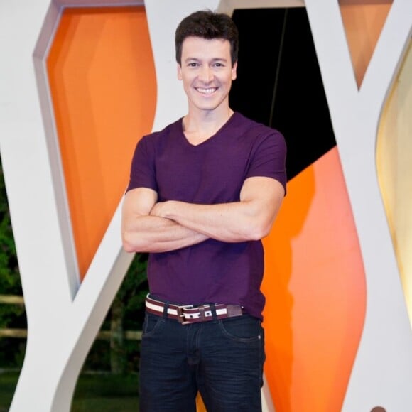 'Hoje graças a Deus e a vocês, zerei minha vida de comunicador!', afirmou Rodrigo Faro após se encontrar com Silvio Santos