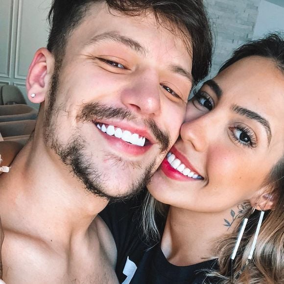 Gabi Brandt curte show do noivo, Saulo Poncio, em São Paulo, na noite desta quarta-feira, 19 de dezembro de 2018