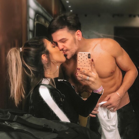 Gabi Brandt está grávida de seu primeiro filho com o noivo, Saulo Poncio