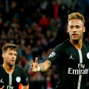 Nada básico! Neymar adota visual com dreads loiros nesta sexta-feira, dia 20 de dezembro de 2018