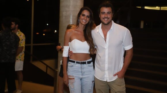 Joaquim Lopes leva a nova namorada, Marcella Fogaça, a show de Silva. Fotos!