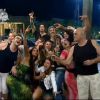 Peões brincam de tirar selfie na estreia de 'A Fazenda 7'