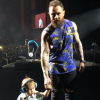 Mateus, da dupla com Jorge, recebeu o filho no palco durante um show em São Paulo