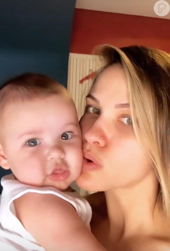 Andressa Suita postou vídeo beijando Samuel na manha desta terça-feira, 25 de dezembro de 2018