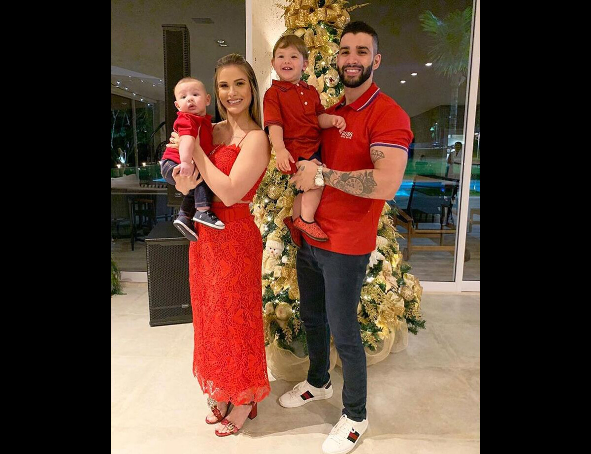 Gusttavo Lima celebra Natal em família e decoração impressiona - Quem