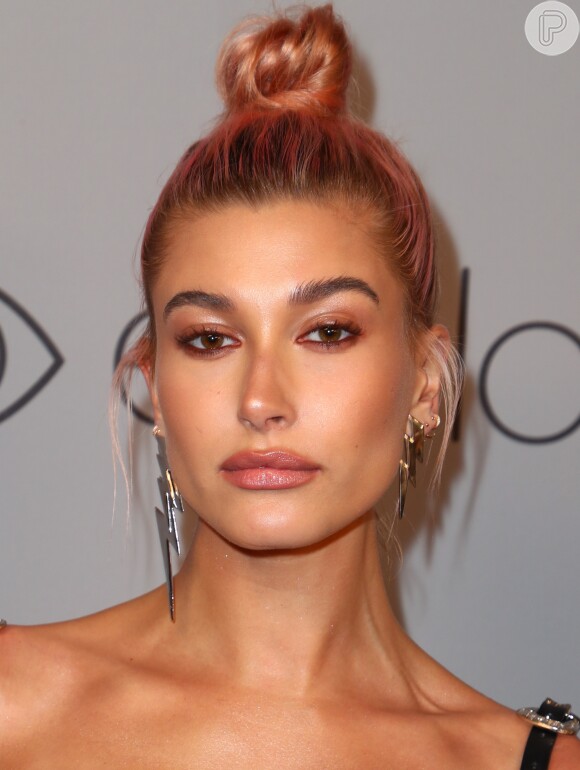 Hailey Baldwin: : make em tons terrosos + iluminador