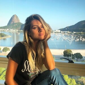 Quando o assunto é tempo livre, Giovanna entrega que gosta de 'ficar em casa de pernas pro ar com cachorros, dormir, assistir série e comer'