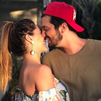 Luan Santana posta foto romântica com namorada, Jade Magalhães: 'Só quero você'