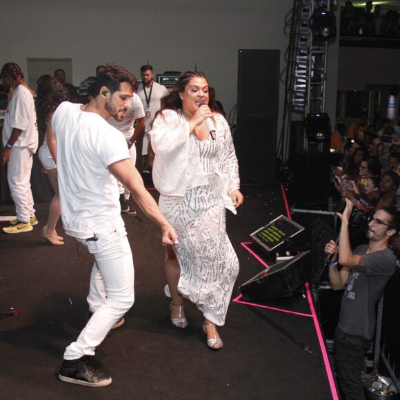 Preta Gil agita fãs em show pré-réveillon no Monte Líbano, no Rio de Janeiro, na noite deste sábado, 29 de dezembro de 2018