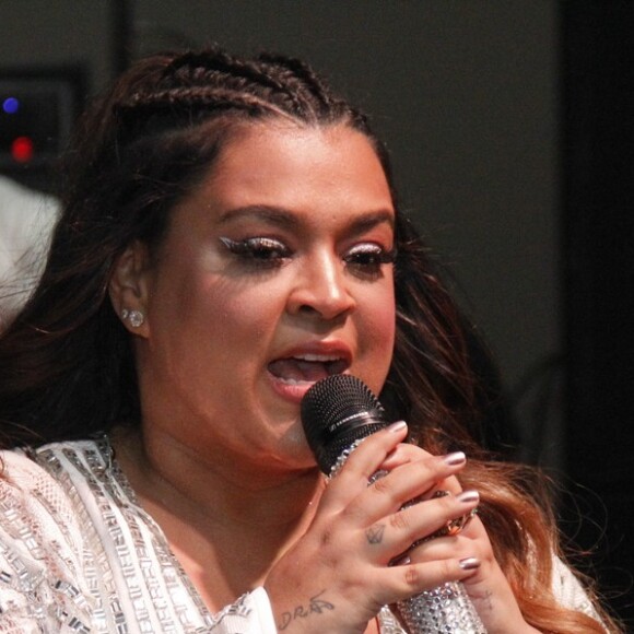 Preta Gil agita fãs em show pré-réveillon no Monte Líbano, no Rio de Janeiro, na noite deste sábado, 29 de dezembro de 2018