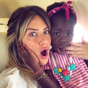 Giovanna Ewbank e Títi esbanjam fofura juntas