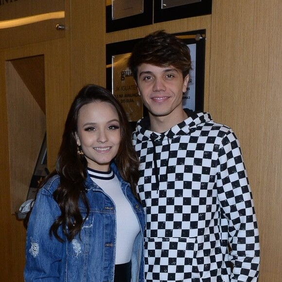 Namorado de Larissa Manoela, Leo Cidade antecipou fim das férias para iniciar os trabalhos na série 'Jezabel', que marca sua estreia na TV