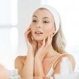 Sabonete para o rosto e compressa de gelo ajudam a limpar a pele e a fechar os poros