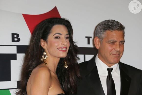 Amal Alamuddin e George Clooney estão noivos desde abril deste ano