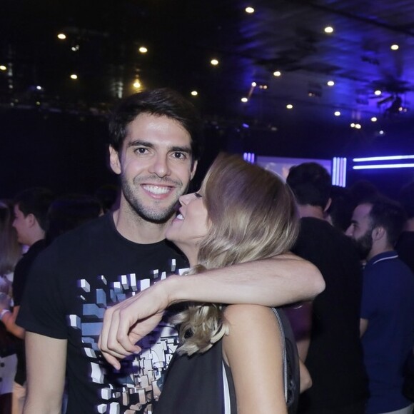 Noiva de Kaká, Carol Dias planeja se casar na praia com o ex-atleta