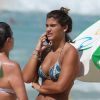 Giulia Costa exibe sua boa forma na praia