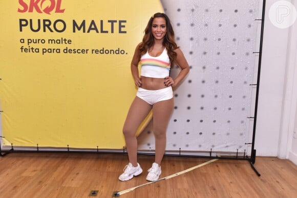 Anitta fez ensaio de carnaval neste fim de semana no Rio e viu seu amigo Nego do Borel ser vaiado ao subir no palco