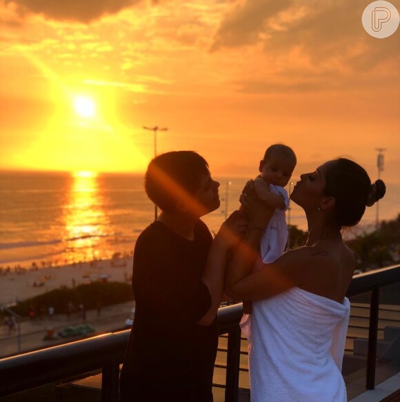 Mayra Cardi compartilhou foto ao lado dos filhos, Lucas, de 18 anos, e Sophia, de 2 meses, e fez reflexão nesta segunda-feira, 21 de janeiro de 2019: 'Se não houver amanhã será que você está pronto?'