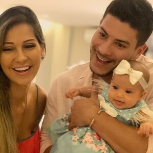 Mayra Cardi e o marido, Arthur Aguiar, estavam no carro da família quando sofreram tentativa de sequestro na última sexta-feira, 18 de janeiro de 2019