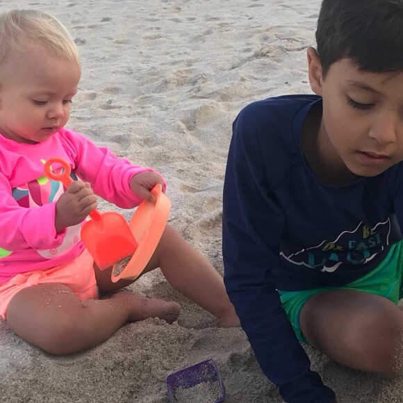 Eliana e os filhos, Arthur e Manuela, estão em Miami, nos Estados Unidos