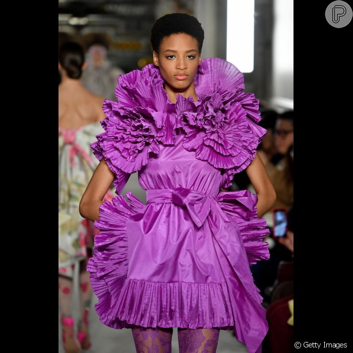 Desfile Valentino na Primavera / Verão da Semana de Moda de Paris: babados e plissados no vestido lilás