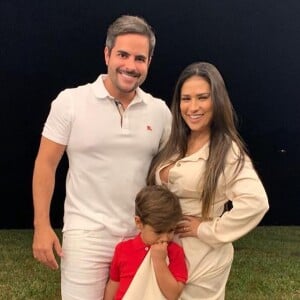 Simone está com o marido, Kaka Diniz, e o filho, Henry, em Orlando