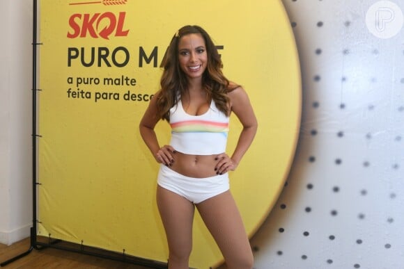Anitta confirmou em ensaio do seu bloco de carnaval relação com Ronan Carvalho: 'Meu namorado'