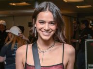 Fã defende Marquezine de críticas, cita Neymar e diverte atriz na web: 'Figura'
