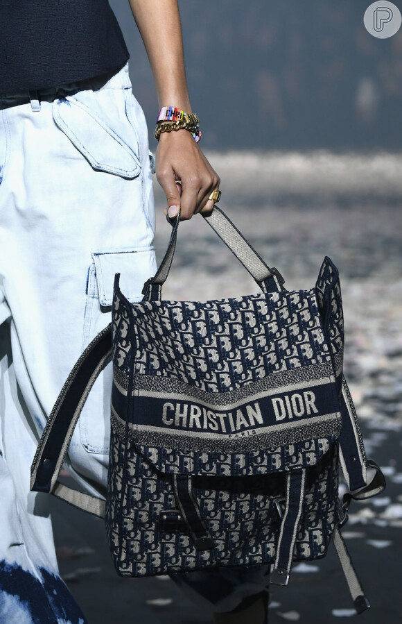 Logomania na moda: bolsa Dior