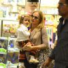 Angélica em passeio com sua filha em shopping na Zona Oeste do Rio de Janeiro. Eva é ou não é uma graça?!