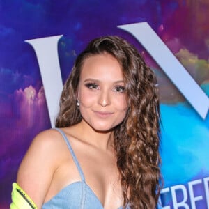 Larissa Manoela elege look cheio de personalidade para a festa de 18 anos