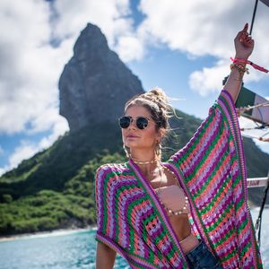 O coque alto também é penteado queridinho de Thássia Naves